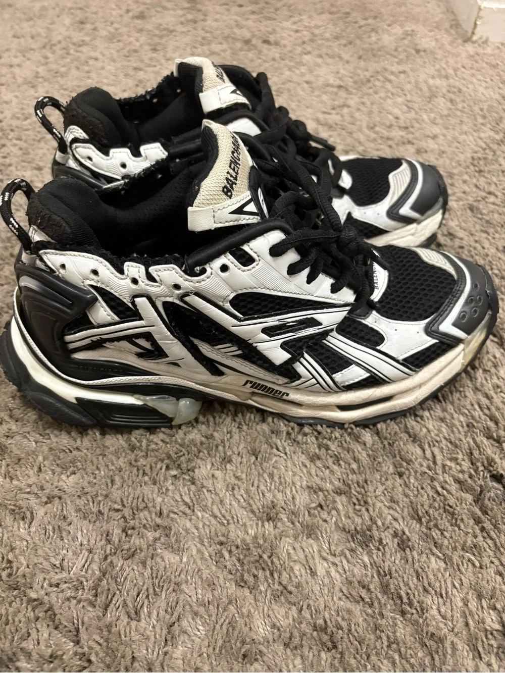 Balenciaga Runner Men’s Black/White Lace-Up Low Top Athletic Sneakers Size 40